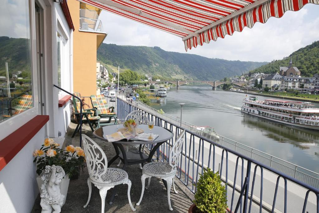 Hotel Karl Noss Cochem Room photo