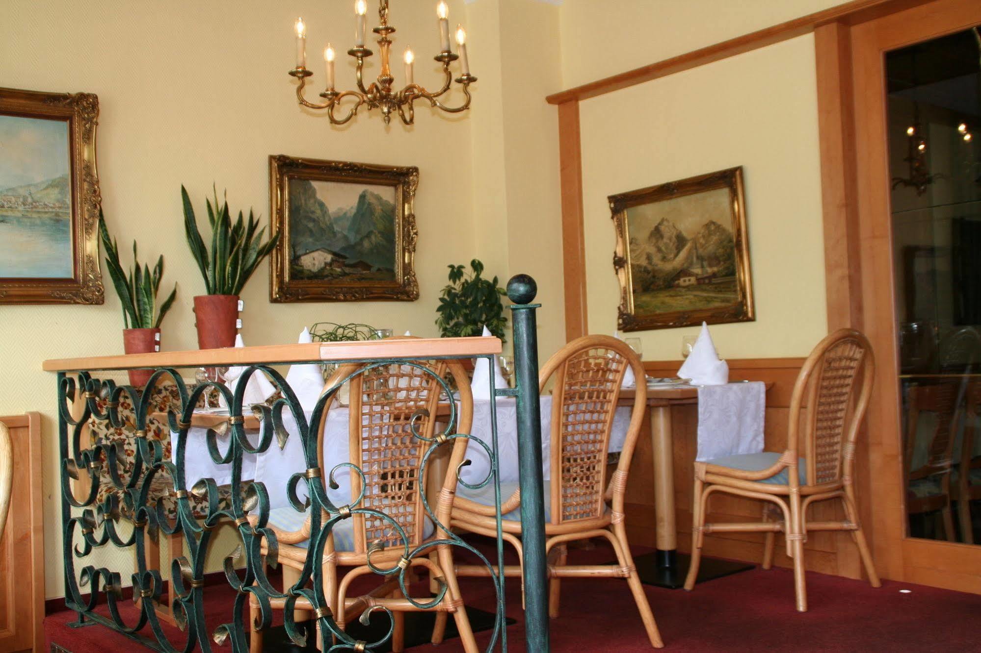 Hotel Karl Noss Cochem Exterior photo