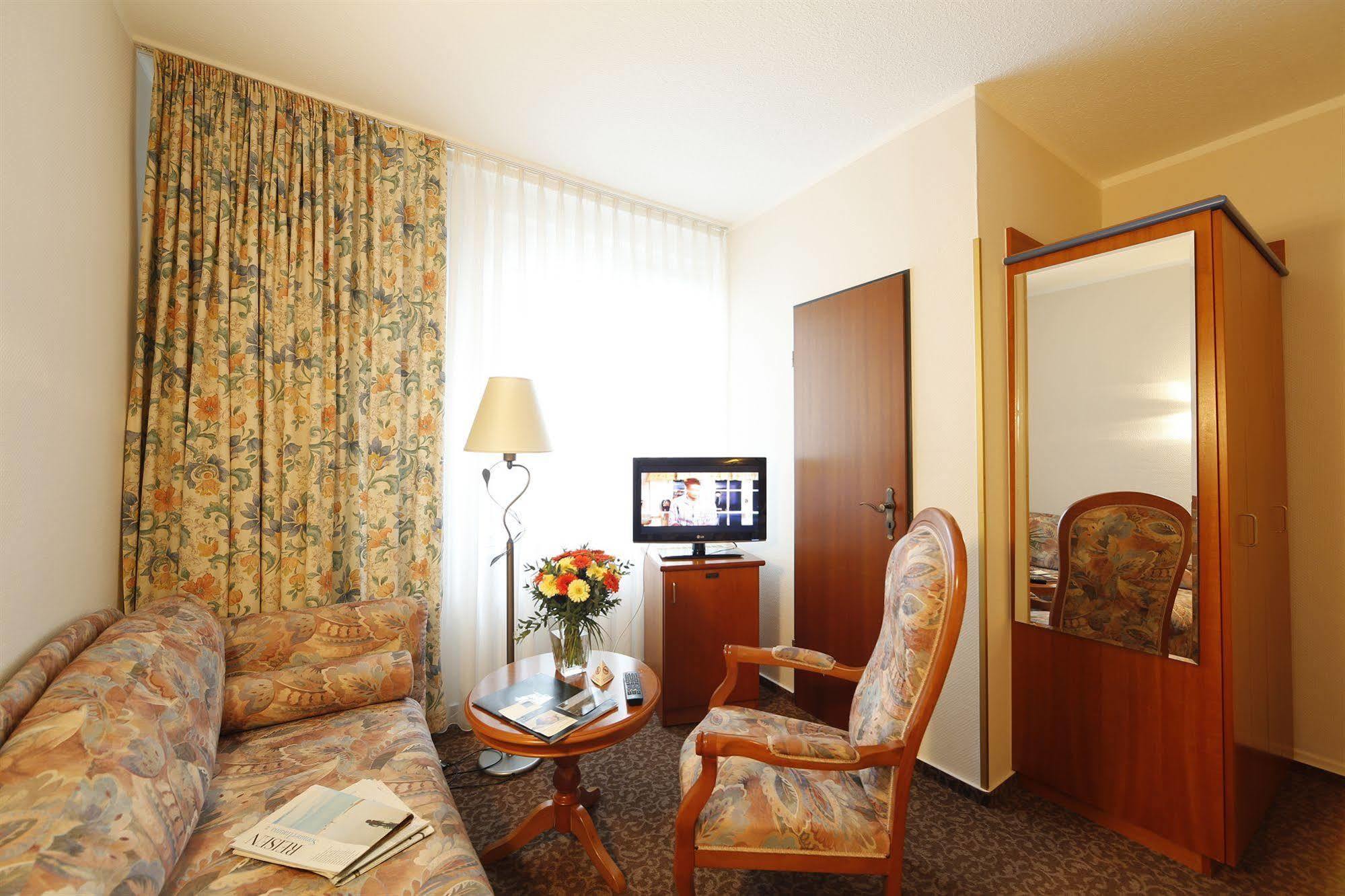 Hotel Karl Noss Cochem Exterior photo